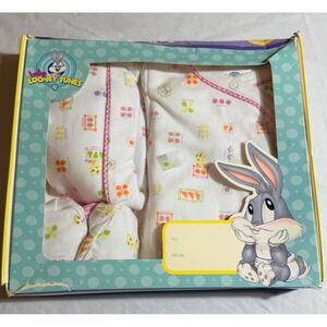 New Vintage Looney Tunes baby gift 3 piece set.  Tweety bird. Creeper, booties